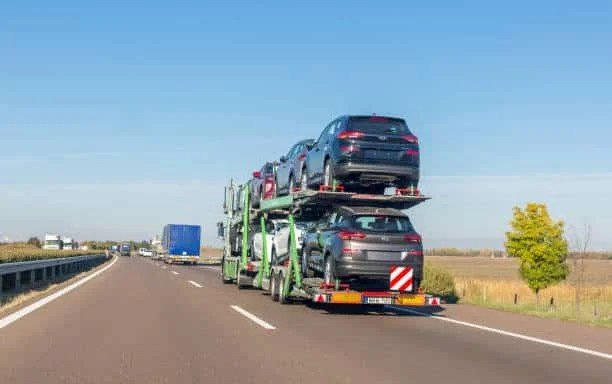 Car Shipping Illinois - fully insured car carrier transporting vehicles on highway